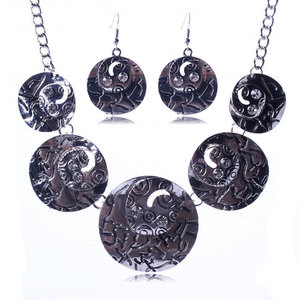 Retro silver tone spiral circle drop earrings and necklace set