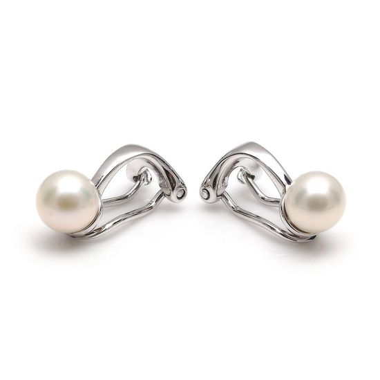Silver Clip-on Earrings with Pearls of high Quality